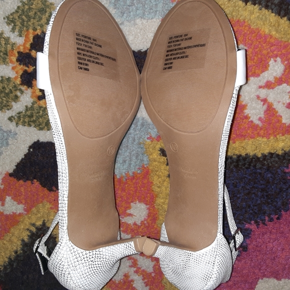 Sandals - Picture 4 of 6